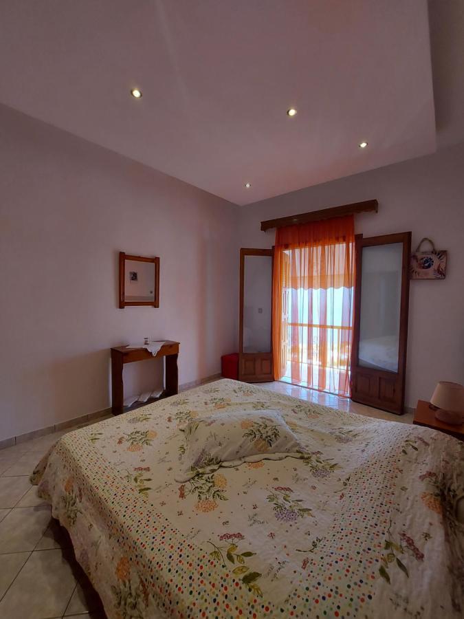 George'S Apartment Loutraki  Exteriör bild